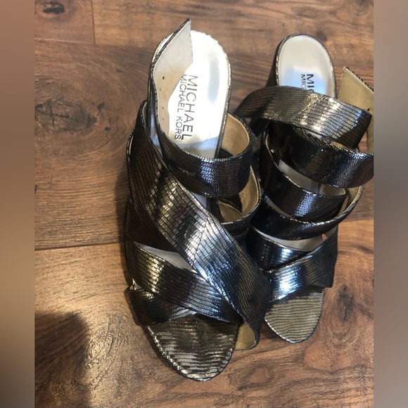 Glitzy silver Michael Kors Jillian sandal size 7.5 EUC - Picture 2 of 6